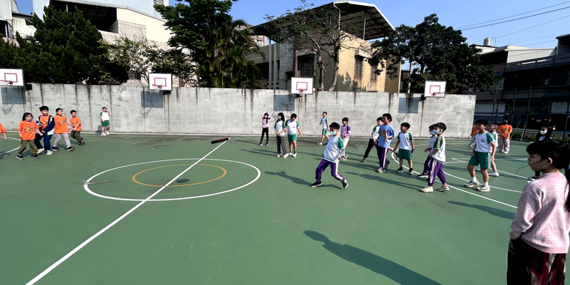 輕快飛旋：三年級躲避飛盤比賽