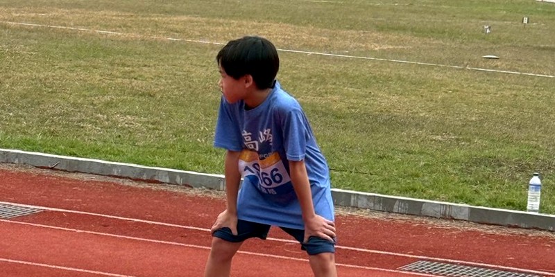 高峰國小學生”王昱皓”參賽「新竹市115年中小學聯合運動會(田徑)」，榮獲小男4x100M接力第六名