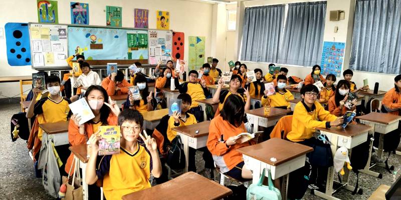 國教署推動新生贈書計畫　竹光國中以閱讀點亮學習新旅程