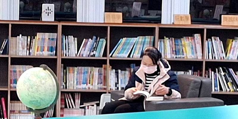 竹光國中家長日夜間開放圖書館　營造溫馨靜謐閱讀氛圍
