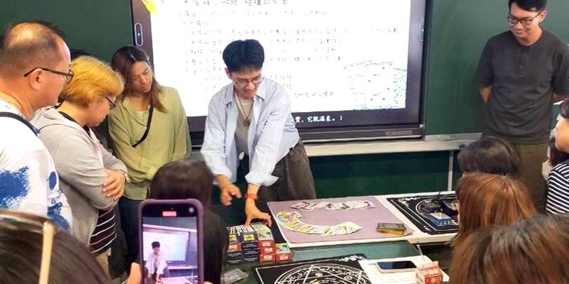 《在牌中遇見自己》─觀塔羅的內在覺察療癒工作坊」