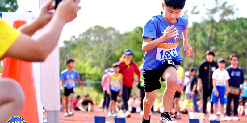 高峰國小田徑隊”鍾適謙”參賽「新竹市115年中小學聯合運動會(田徑)，榮獲小男4x100M接力第六名