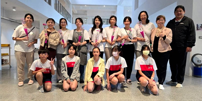 康乃馨傳情・竹小母親節溫馨獻禮