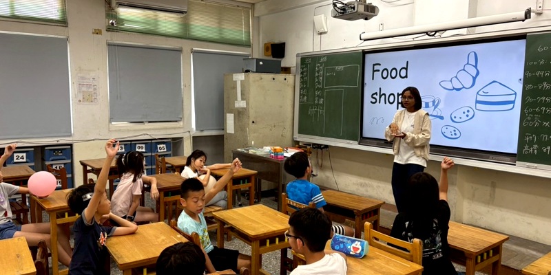 《開啟雙語新視界～東園國小英語對話角》