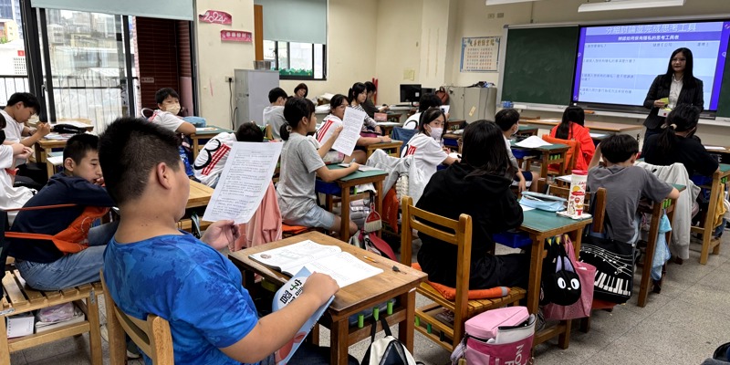 關東國小114學年下學期「法治教育律師入班」活動-503