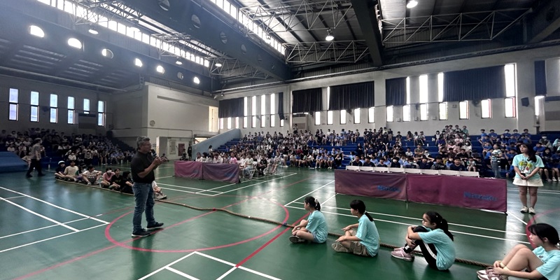 拔河場上的「逆向」狂歡：一場關於退後的熱血之戰