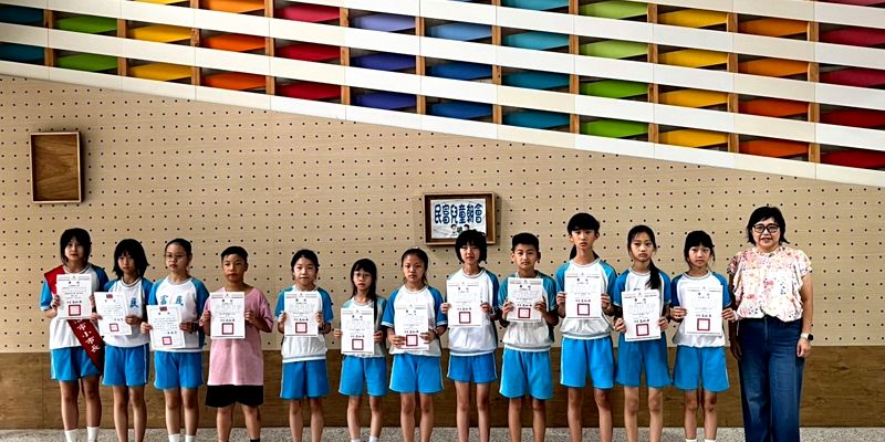 本校參加「新竹市115年度國小學童潔牙暨繪畫創作比 賽」朝會頒獎