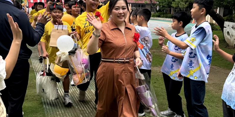 金黃阿勃勒迎風綻放！內湖國小第81屆暨幼兒園第41屆畢業典禮溫馨圓滿落幕