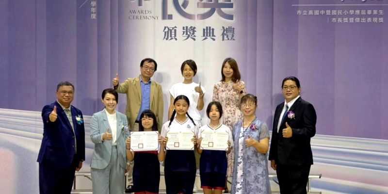 114學年度市長獎頒獎典禮今早在勞青處舉辦，恭喜竹小所有獲獎畢業生