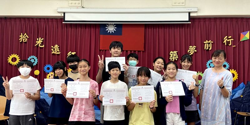 風城瘋酷英展翼飛翔！本校六年級畢業生展現雙語硬實力，通過率勇破 55%。