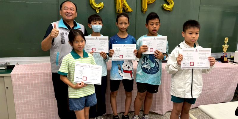 頒發「114學年度風城瘋酷英活動」證書