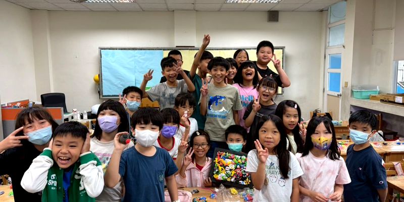南寮國小三年級藝術課~形狀魔術師：公仔造型變變變