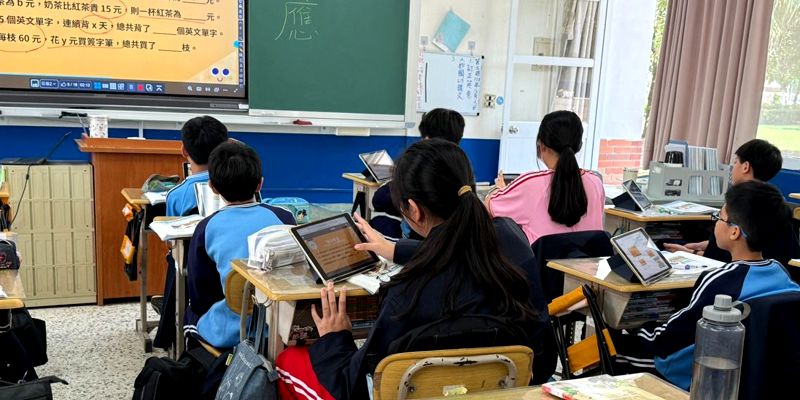 南華國中導入 HiTeach系統，實現高效能智慧互動教學