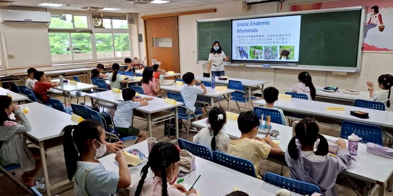 民富國小暑假雙語營第一期帶領學童變身「四季與動物」的小小雙語探險家