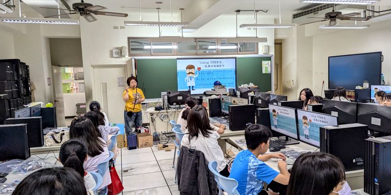 Girls Can Code本校攜手國立清華大學辦理STEM暑期營隊培養女學生程式設計與創新實作能力