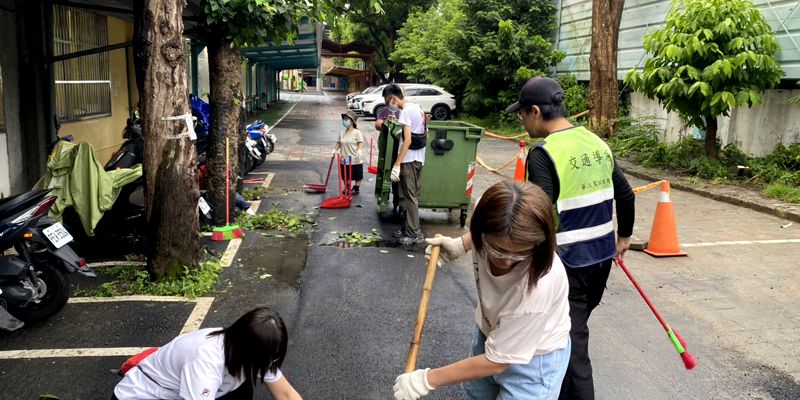 暑假巡邏、打掃校內各處，讓民富校園煥然一新！