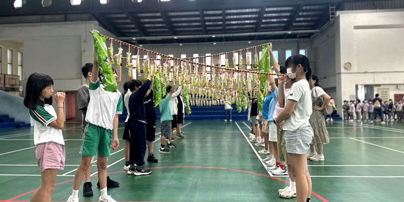 勇敢自信的小一新生來囉~歡迎你來三民國小上學!