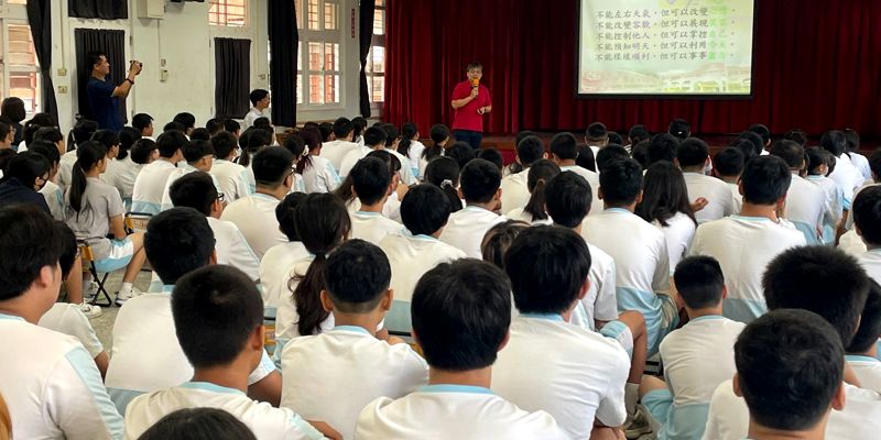 內湖國中進行115學年度全校師生輔導知能宣導