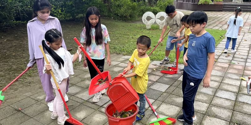 大手牽小手—一起用雙手打造乾淨的校園