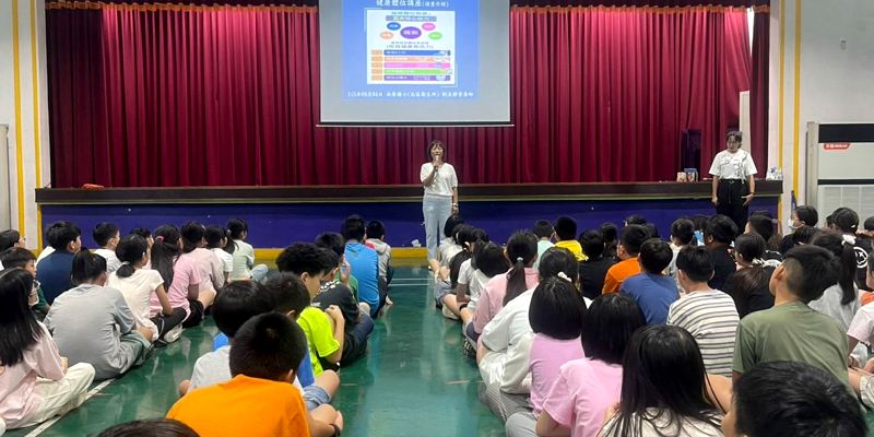 🥗🏃‍♀️💪 健康動起來！五年級健康體位講座活力登場！🌟