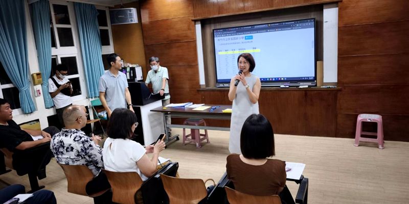 115學年度由程燕婷女士擔任本校家長會會長，家長會將與學校共創民富更好更優質的學習環境與成果