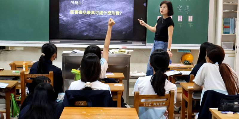 內湖國中辦理115學年校園防毒守門員公版教材九年級入班宣導