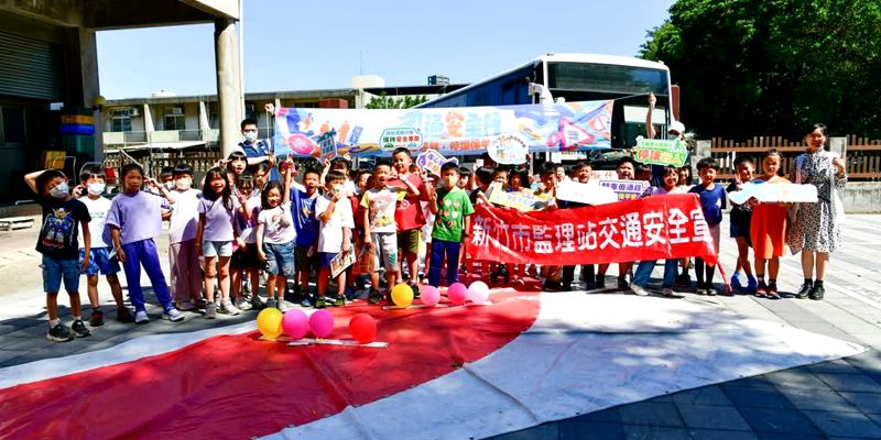 115.09.29西門國小二年級大型車內輪差宣導