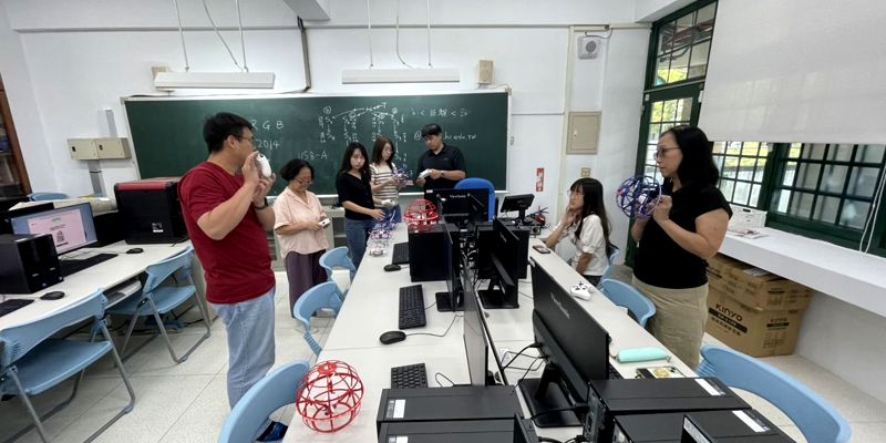 南隘共學教師社群第1次聚會－老師也當學生，玩出教學新靈感！