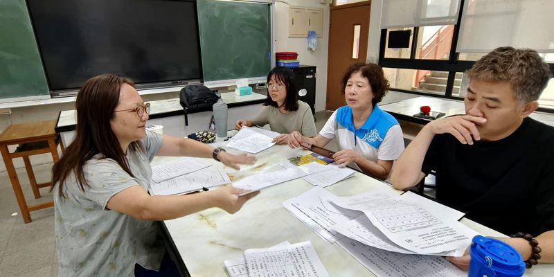 自然領域社群第二次領域會議---探討素養導向評量