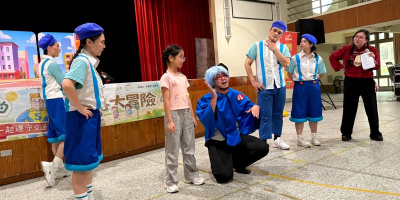蘋果劇團入校宣導交通安全